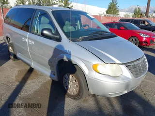 2007 Chrysler Town & Country LWB LX with VIN 2A4GP44R87R352599, listed as a IAAI auction lot 41333800 with 222,417 mi miles. Bid and sale history available at carsss.com. Image 1.