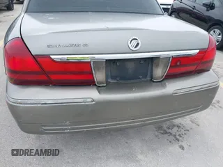 2003 Mercury Grand Marquis GS Convenience z VIN 2MEFM74W83X678151, wystawiony jako IAAI lot #42393410 z przebiegiem 273 966 mil mil oraz . Historia ofert i sprzedaży dostępna na DreamBid. Obrazek 16.