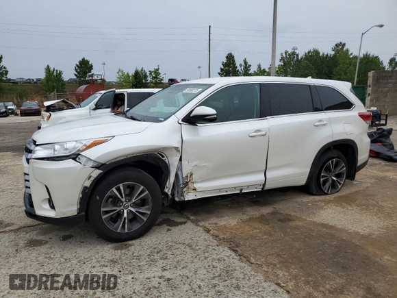 2017 Toyota Highlander LE with VIN 5TDBZRFH8HS371531, listed as a Copart auction lot 59560275 with 87,200 mi miles and Salvage title. Bid and sale history available at DreamBid. Image 1.