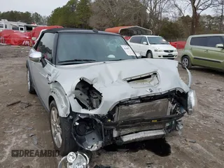 2011 MINI Convertible S с VIN WMWZP3C55BTX82922, выставлен на аукционе IAAI как лот 41408777 с пробегом 82 764 миль миль и . История ставок и продаж доступна на DreamBid. Изображение 6.
