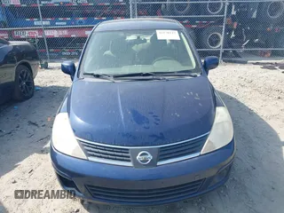 2008 Nissan Versa S z VIN 3N1BC11E88L387270, wystawiony jako IAAI lot #42170127 z przebiegiem 133 555 mil mil oraz . Historia ofert i sprzedaży dostępna na DreamBid. Obrazek 12.