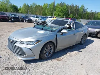 2019 Toyota Avalon XLE z VIN 4T1BZ1FB9KU004259, wystawiony jako IAAI lot #42033958 z przebiegiem 82 640 mil mil oraz . Historia ofert i sprzedaży dostępna na DreamBid. Obrazek 2.