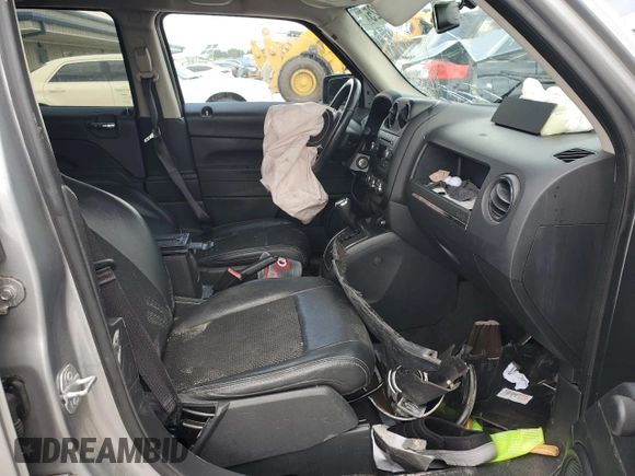 2017 Jeep Patriot Sport SE with VIN 1C4NJPBA7HD212383, listed as a Copart auction lot 58318325 with Not provided miles and Salvage title. Bid and sale history available at DreamBid. Image 7.