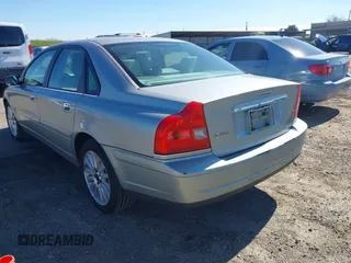 2004 Volvo S80 with VIN YV1TS91Z041376376, listed as a IAAI auction lot 41658074 with 152,894 mi miles. Bid and sale history available at carsss.com. Image 3.