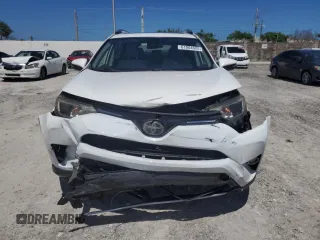2018 Toyota RAV4 XLE z VIN JTMWFREVXJD127480, wystawiony jako Copart lot #61004625 z przebiegiem 33 179 mil mil oraz Szkoda całkowita • Salvage title. Historia ofert i sprzedaży dostępna na DreamBid. Obrazek 5.