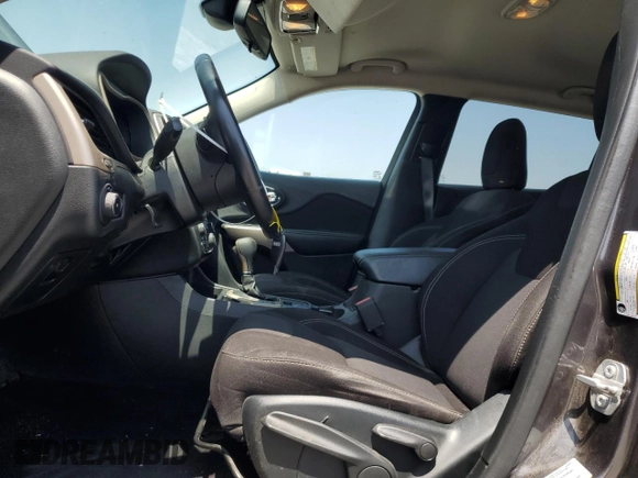 2017 Jeep Cherokee Latitude с VIN 1C4PJLCB5HW644502, выставлен на аукционе Copart как лот 60356045 с пробегом 63 156 миль миль и Списание • Salvage title. История ставок и продаж доступна на DreamBid. Изображение 7.
