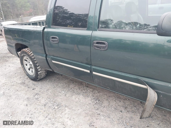 2006 Chevrolet Silverado 1500 LT2 with VIN 2GCEC13Z761319227, listed as a IAAI auction lot 41791080 with 302,075 mi miles. Bid and sale history available at carsss.com. Image 17.