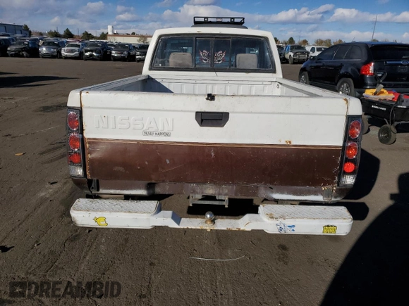 1987 Nissan Hardbody E z VIN JN6ND11S4HW011430, wystawiony jako Copart lot #81785214 z przebiegiem 334 566 mil mil oraz Tytuł czysty. Historia ofert i sprzedaży dostępna na DreamBid. Obrazek 6.