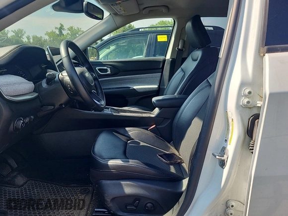 2022 Jeep Compass Latitude with VIN 3C4NJDBB3NT205928, listed as a IAAI auction lot 42832409 with 22,634 mi miles and . Bid and sale history available at DreamBid. Image 16.