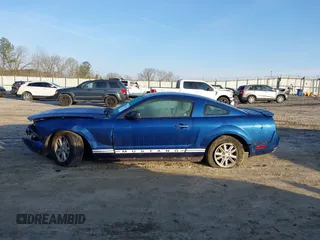 2008 Ford Mustang Deluxe z VIN 1ZVHT80N085129002, wystawiony jako IAAI lot #41796077 z przebiegiem 148 589 mil mil oraz . Historia ofert i sprzedaży dostępna na DreamBid. Obrazek 14.