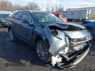 2022 Toyota Venza LE with VIN JTEAAAAH6NJ105053, listed as a IAAI auction lot 41192210 with 22,183 mi miles. Bid and sale history available at carsss.com. Image 1.
