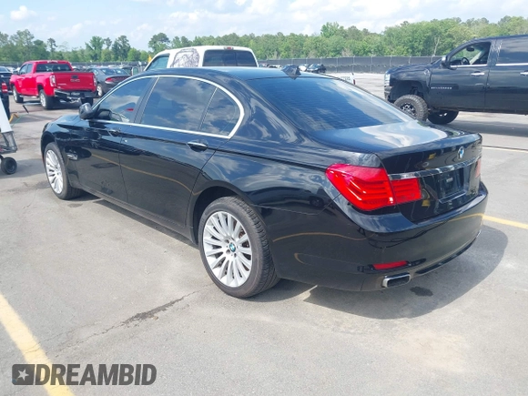 2011 BMW 7 Series 750Li xDrive z VIN WBAKC8C54BC431851, wystawiony jako IAAI lot #42216519 z przebiegiem 106 022 mil mil oraz . Historia ofert i sprzedaży dostępna na DreamBid. Obrazek 3.
