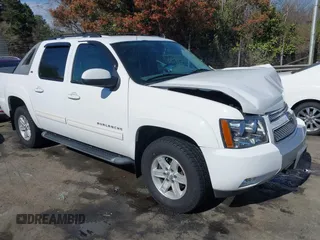 2011 Chevrolet Avalanche LT z VIN 3GNTKFE39BG180128, wystawiony jako IAAI lot #41887676 z przebiegiem 183 098 mil mil oraz . Historia ofert i sprzedaży dostępna na DreamBid. Obrazek 1.
