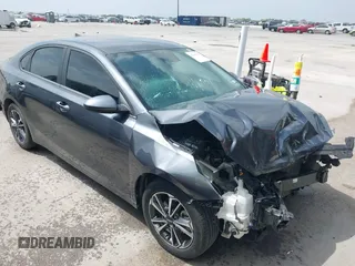 2023 Kia Forte LXS z VIN 3KPF24AD2PE682961, wystawiony jako IAAI lot #41942253 z przebiegiem 14 978 mil mil oraz . Historia ofert i sprzedaży dostępna na DreamBid. Obrazek 1.