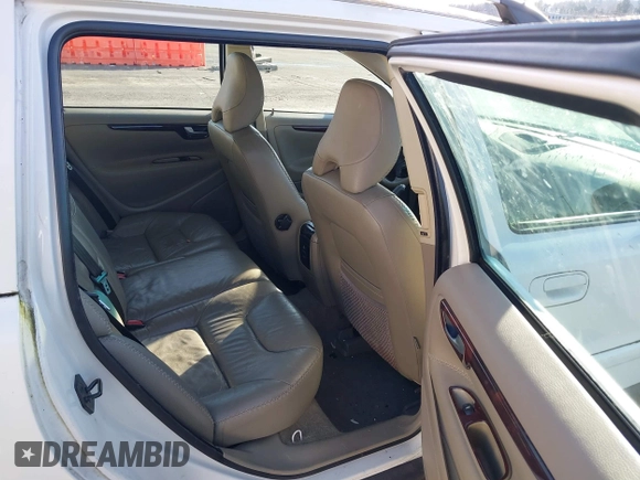 2007 Volvo XC70 with VIN YV4SZ592671266706, listed as a IAAI auction lot 41266347 with 174,191 mi miles. Bid and sale history available at carsss.com. Image 8.