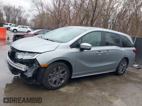 2025 Honda Odyssey Touring с VIN 5FNRL6H85SB028084, выставлен на аукционе IAAI как лот 41822857 с пробегом 3 784 миль миль и . История ставок и продаж доступна на DreamBid. Изображение 15.