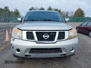2011 Nissan Armada Platinum z VIN 5N1AA0NC2BN615574, wystawiony jako IAAI lot #41222471 z przebiegiem 340 803 mil mil oraz . Historia ofert i sprzedaży dostępna na DreamBid. Obrazek 6.