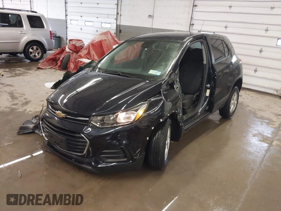 2022 Chevrolet Trax LS with VIN KL7CJNSM5NB503037, listed as a IAAI auction lot 41564474 with 24,121 mi miles. Bid and sale history available at carsss.com. Image 2.