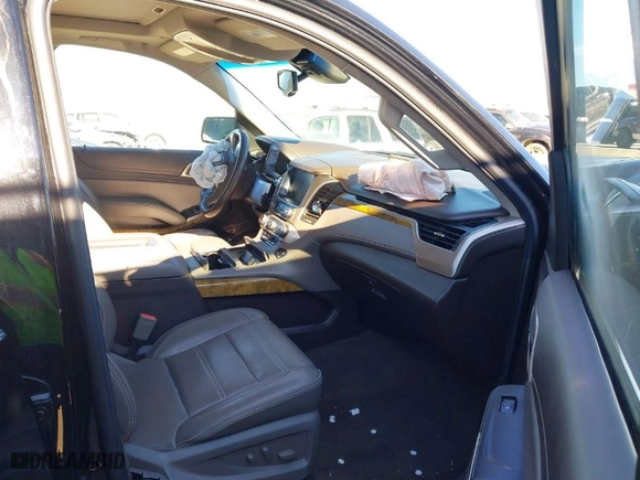 2017 GMC Yukon Denali with VIN 1GKS2CKJ6HR297412, listed as a IAAI auction lot 41330984 with 99,472 mi miles. Bid and sale history available at carsss.com. Image 5.
