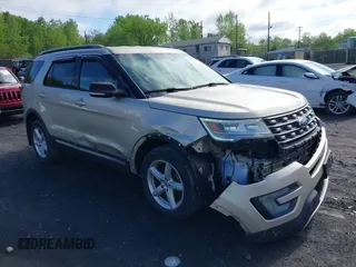 2017 Ford Explorer XLT z VIN 1FM5K8D89HGA25587, wystawiony jako IAAI lot #42204961 z przebiegiem 153 278 mil mil oraz . Historia ofert i sprzedaży dostępna na DreamBid. Obrazek 1.