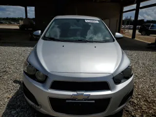 2015 Chevrolet Sonic LT with VIN 1G1JC5SH3F4178085, listed as a Copart auction lot 61368025 with 136,457 mi miles and Clean title. Bid and sale history available at DreamBid. Image 5.