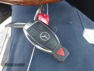 2006 Mercedes-Benz CLK 350 z VIN WDBTK56H46F191847, wystawiony jako IAAI lot #42675347 z przebiegiem 106 806 mil mil oraz . Historia ofert i sprzedaży dostępna na DreamBid. Obrazek 11.