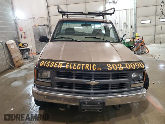 1997 Chevrolet Silverado 2500 z VIN 1GCGK24R4VZ218989, wystawiony jako Copart lot #81666954 z przebiegiem 286 219 mil mil oraz Szkoda całkowita • Salvage title. Historia ofert i sprzedaży dostępna na DreamBid. Obrazek 5.
