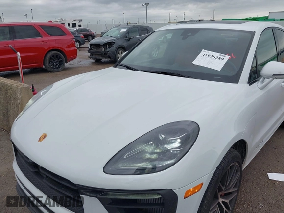 2025 Porsche Macan GTS with VIN WP1AG2A55SLB41796, listed as a IAAI auction lot 41936289 with 1,435 mi miles and . Bid and sale history available at DreamBid. Image 6.