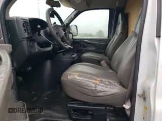 2006 Chevrolet Express Cargo z VIN 1GCGG25V161214847, wystawiony jako Copart lot #59890395 z przebiegiem 145 720 mil mil oraz Czysty tytuł • Clean title. Historia ofert i sprzedaży dostępna na DreamBid. Obrazek 7.
