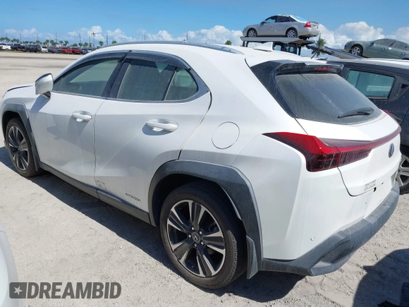 2021 Lexus UX with VIN JTHP9JBH4M2044900, listed as a IAAI auction lot 40543882 with 1 mi miles. Bid and sale history available at carsss.com. Image 3.