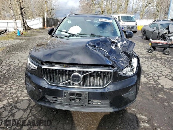 2025 Volvo XC40 Plus Bright Theme с VIN YV4L12UE4S2491995, выставлен на аукционе Copart как лот 45732865 с пробегом Не указан миль и Чистый • Clean title. История ставок и продаж доступна на DreamBid. Изображение 5.