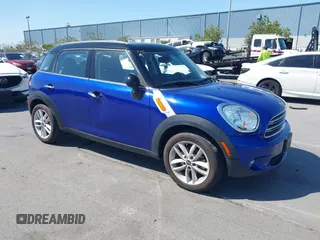 2015 MINI Countryman z VIN WMWZB3C56FWR43023, wystawiony jako IAAI lot #42392487 z przebiegiem 110 451 mil mil oraz . Historia ofert i sprzedaży dostępna na DreamBid. Obrazek 1.