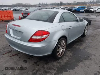 2005 Mercedes-Benz SLK 230/320 z VIN WDBWK56FX5F040781, wystawiony jako IAAI lot #41321130 z przebiegiem 100 319 mil mil oraz . Historia ofert i sprzedaży dostępna na DreamBid. Obrazek 4.