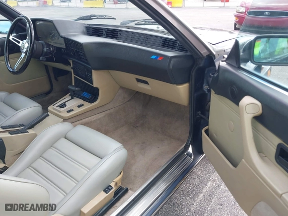 1986 BMW 6 Series 635CSi with VIN WBAEC840XG0613529, listed as a IAAI auction lot 42060435 with 1 mi miles. Bid and sale history available at carsss.com. Image 5.