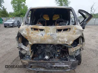 2017 Ford Transit z VIN 1FTYE1ZM2HKA20301, wystawiony jako IAAI lot #42323437 z przebiegiem Nie podano mil oraz . Historia ofert i sprzedaży dostępna na DreamBid. Obrazek 12.