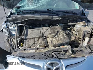 2013 Mazda 2 Sport z VIN JM1DE1KZ4D0163423, wystawiony jako IAAI lot #40404598 z przebiegiem Nie podano mil oraz . Historia ofert i sprzedaży dostępna na DreamBid. Obrazek 10.