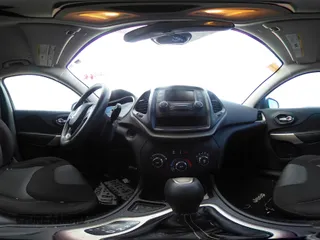 2018 Jeep Cherokee Latitude Tech Connect z VIN 1C4PJLCB5JD568524, wystawiony jako IAAI lot #42542664 z przebiegiem 82 370 mil mil oraz . Historia ofert i sprzedaży dostępna na DreamBid. Obrazek 18.