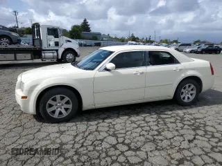 2007 Chrysler 300 with VIN 2C3LA43R17H889770, listed as a Copart auction lot 51492635 with 101,511 mi miles and Salvage Title. Bid and sale history available at carsss.com. Image 1.