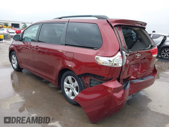 2014 Toyota Sienna LE AAS z VIN 5TDKK3DC9ES466877, wystawiony jako IAAI lot #42298356 z przebiegiem 189 826 mil mil oraz . Historia ofert i sprzedaży dostępna na DreamBid. Obrazek 3.
