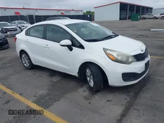 2013 Kia Rio LX z VIN KNADM4A37D6186030, wystawiony jako IAAI lot #41920378 z przebiegiem 260 512 mil mil oraz . Historia ofert i sprzedaży dostępna na DreamBid. Obrazek 1.