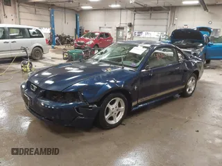 2002 Ford Mustang Standard z VIN 1FAFP40452F117630, wystawiony jako IAAI lot #41882744 z przebiegiem 85 218 mil mil oraz . Historia ofert i sprzedaży dostępna na DreamBid. Obrazek 2.