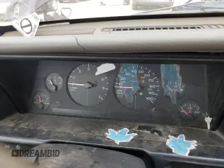 1993 Jeep Grand Wagoneer z VIN 1J4GZ88Y6PC711184, wystawiony jako Copart lot #46785895 z przebiegiem 280 127 mil mil oraz Czysty tytuł • Clean title. Historia ofert i sprzedaży dostępna na DreamBid. Obrazek 9.