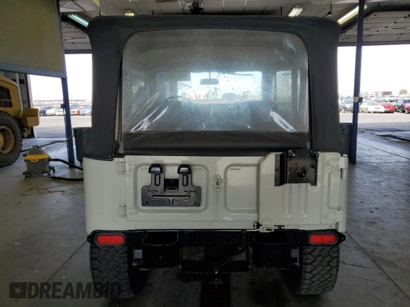 1974 Toyota Land Cruiser z VIN FJ40178981, wystawiony jako Copart lot #74798404 z przebiegiem 31 601 mil mil oraz Czysty tytuł • Clean title. Historia ofert i sprzedaży dostępna na DreamBid. Obrazek 6.