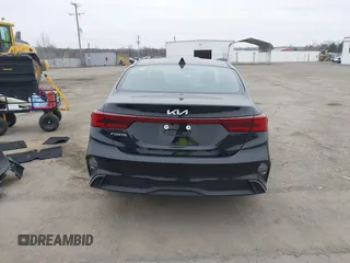 2024 Kia Forte LXS z VIN 3KPF24ADXRE744271, wystawiony jako IAAI lot #41793946 z przebiegiem 11 923 mil mil oraz . Historia ofert i sprzedaży dostępna na DreamBid. Obrazek 17.