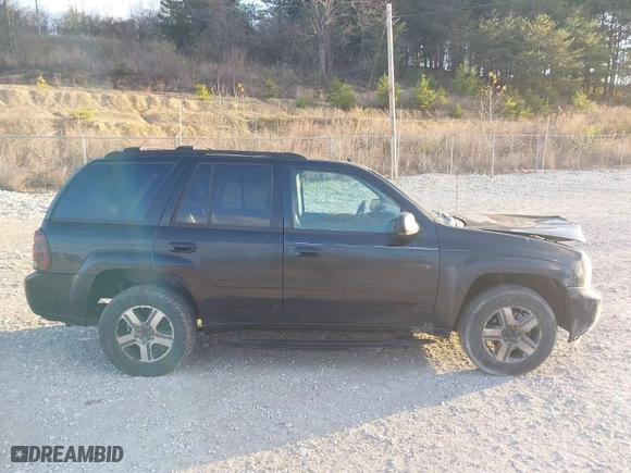 2006 Chevrolet TrailBlazer LS with VIN 1GNDT13S462271112, listed as a IAAI auction lot 41011153 with 266,801 mi miles. Bid and sale history available at carsss.com. Image 13.