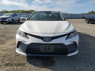 2024 Toyota Camry LE z VIN 4T1C11AK1RU257623, wystawiony jako Copart lot #50471135 z przebiegiem 8 055 mil mil oraz Szkoda całkowita • Salvage title. Historia ofert i sprzedaży dostępna na DreamBid. Obrazek 5.