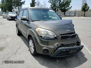 2013 Kia Soul + z VIN KNDJT2A62D7532020, wystawiony jako Copart lot #55184065 z przebiegiem 177 074 mil mil oraz Szkoda całkowita • Salvage title. Historia ofert i sprzedaży dostępna na DreamBid. Obrazek 14.