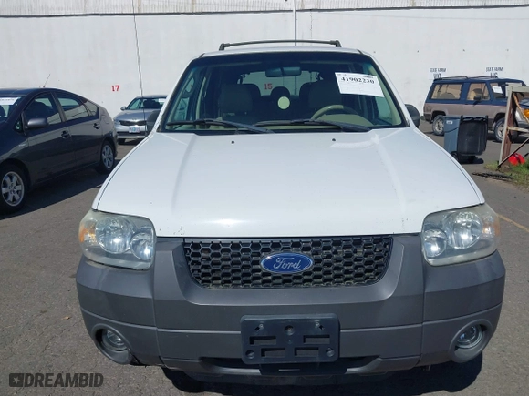 2006 Ford Escape XLT with VIN 1FMYU93126KC65835, listed as a IAAI auction lot 41902230 with 132,575 mi miles. Bid and sale history available at carsss.com. Image 6.