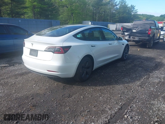 2023 Tesla Model 3 z VIN 5YJ3E1EA9PF576610, wystawiony jako IAAI lot #42206777 z przebiegiem 21 658 mil mil oraz . Historia ofert i sprzedaży dostępna na DreamBid. Obrazek 4.