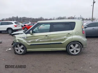 2011 Kia Soul + with VIN KNDJT2A23B7270227, listed as a IAAI auction lot 42007802 with 87,768 mi miles. Bid and sale history available at carsss.com. Image 14.